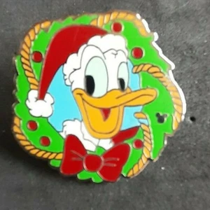 Prendedor DLR 2006 Holiday Wreath Hotel Lanyard Collection (Pato Donald) ~ ¡EXCELENTE ESTADO!! - Imagen 1 de 2