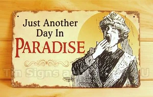 Another Day In Paradise 10x6" BLECHSCHILD Büro Bar Dekor Frau Mutter Hausfrau - Bild 1 von 2