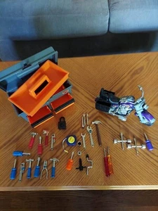 VINTAGE COOL TOOLS MOTORCYCLE BY HASBRO WITH COMPLETE TOOLBOX AND WORKING LOCK - Picture 1 of 4
