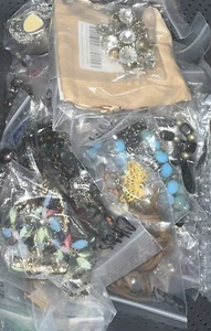 Lote de más de 1 libra de collares, pendientes, pulseras, etc. de colección a mod - Imagen 1 de 5