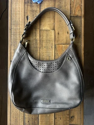 Bolso Hobo Chala Gris Metálico Foto 1 de 4