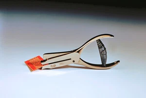 LOCHZANGE / KONTROLLZANGE, SCHAFFNERZANGE geschmiedet - Bild 1 von 1