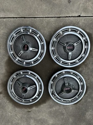 Juego de 4 tapacubos vintage OEM Chevrolet Impala/Nova II SS 14" años 60 Foto 1 de 4
