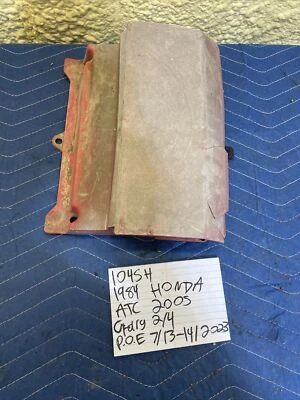 Honda ATC200S 1984 1985 1986 porta-malas quadro caixa de ferramentas tampa 80212-VM4-003 104 - Imagem 1 de 4