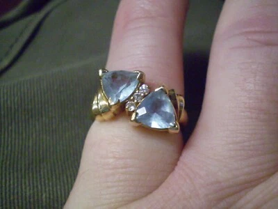 14K Yellow Gold Ladies 2 Blue Topaz & 3 Diamond Cluster Ring        5.9 Grams - Image 1 of 4