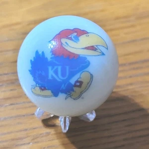 UNIVERSITY OF KANSAS JAYHAWKS MARMOR COLLEGE SHOOTER 1" GRÖSSE & STÄNDER SAMMLER - Bild 1 von 3