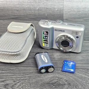 Samsung Digimax S800 8.1MP Silver Compact Digital Camera with Case and Accessori - Picture 1 of 9