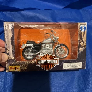 Maisto Series 6 Harley Davidson 1999 XL 1200C Sportster 1200 Custom 1:18 - Bild 1 von 9