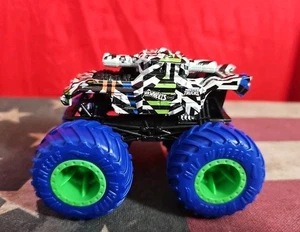 Hot Wheels Monster Jam Truck Invader Zebra Camo 1:64 Blue Wheels - Bild 1 von 5