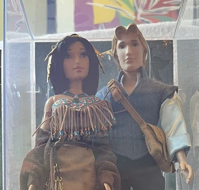 Bonecas LE edição limitada casal conto de fadas designer Disney Pocahontas John Smith - Imagem 1 de 4