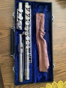GEMEINHARDT ELKHART, IND M2 with Case and Cleaning Rod - Picture 1 of 4