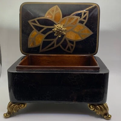 Caja con tapa Maitland Smith Pen Shell con pies de latón y mango mediados de siglo moderno Foto 1 de 4