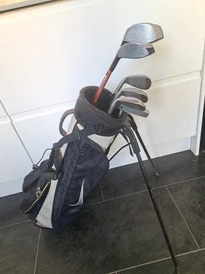 SUPERBO SET DI MAZZE DA GOLF JUNIOR NIKE VR & US PER BAMBINI, DESTRORSE, TUTA 7 - 10 ANNI - Immagine 1 di 4