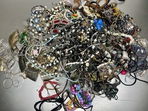4+ Pound Jewelry Lot Mixed Lot Craft Modern Vintage Costume Necklaces Bracelet B - Picture 1 of 5