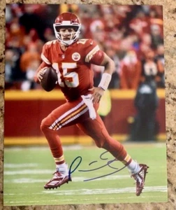 PATRICK MAHOMES handsigniertes KANSAS CITY CHIEFS 8"X10" FOTO mit Echtheitszertifikat - Bild 1 von 1