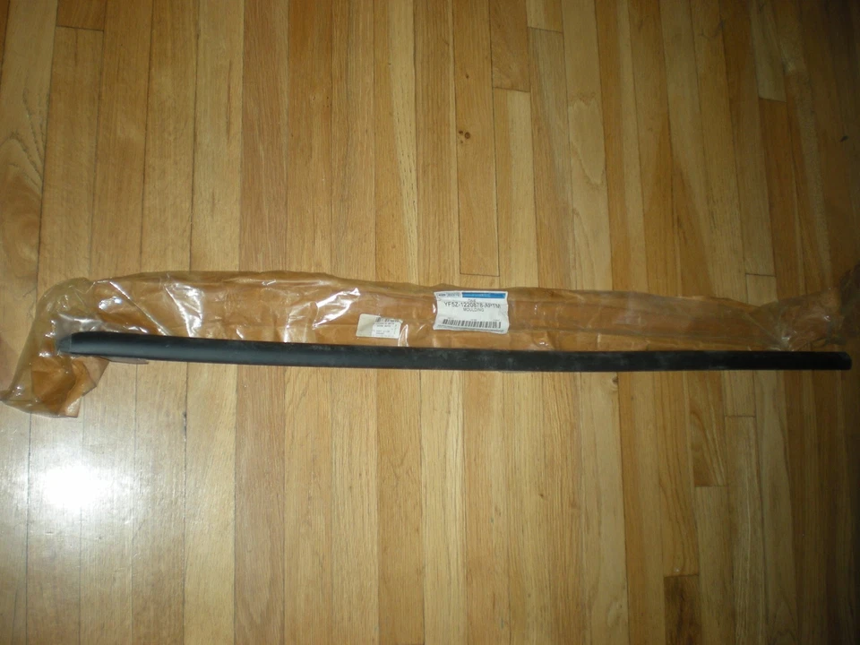 NEW OEM 2000 01 02 03 MERCURY VILLAGER FRONT DOOR MOULDING RH - Изображение 1 из 2