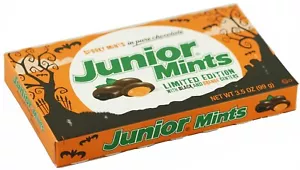 Junior Mints 3,5 Unzen gruselige SCHWARZ UND ORANGE Zentren in reiner Schokolade LIMITIERTE AUFGABE - Bild 1 von 3