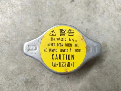 09/1998 a 10/2003 Mazda BJ 323 Manual - Tapa radiador Foto 1 de 2