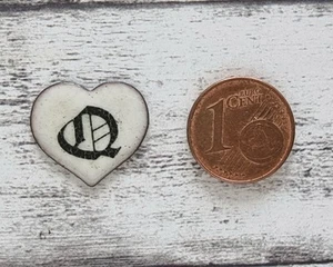 Vintage Emaille 1970er Mini Herz weiß Q Buchstabe Geschenk Name Retro Liebe süß - Picture 1 of 3