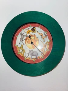 Vintage Afrika Safari Wildlife Uhr Löwe Zebra Elefant Giraffe grün Holz - Bild 1 von 4