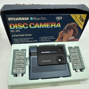 Vintage SYLVANIA BLUE DOT DISC BD 200 Camera w 2 Flash Arrays & Original Box - Picture 1 of 4