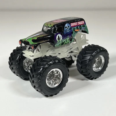 Excavadora de tumbas Monster Jam de Hot Wheels brilla en la oscuridad 1/64 - Dmgd, ver fotos Foto 1 de 4