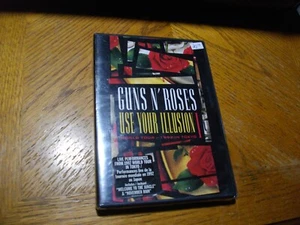 guns n' roses use your illusion 1 world tour 1992 in tokyo - Picture 1 of 2