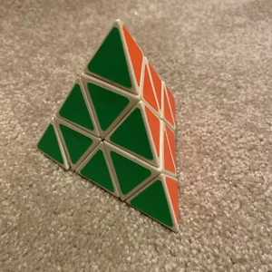 Vintage 1981 ~ TOMY ~ Pyraminx ~ Pyramid Triangle Puzzle ~ Rubik's Cube - Picture 1 of 9