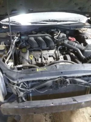 Parachoques trasero sin asistencia de estacionamiento 2 recortes de escape para 06-09 FUSION 1967182 Foto 1 de 4