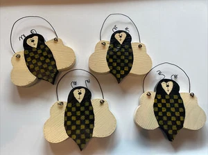 Lote de 4 adornos de jardín de abejas de madera pintada a mano hechos a mano - Imagen 1 de 2