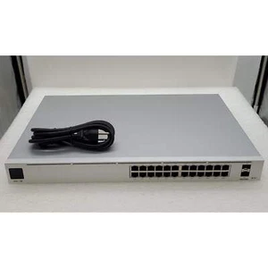 Commutateur Ubiquiti UniFi USW-PRO-24-POE 24 ports PoE Pro avec oreilles de rack - Photo 1/4