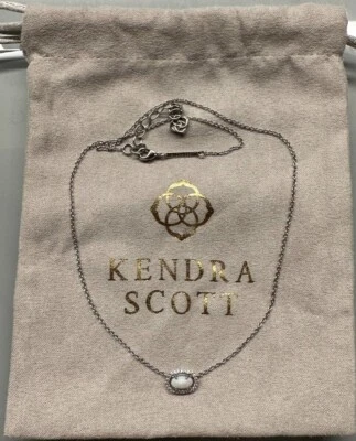 Collar de plata Kendra Scott Chelsea con piedras pavé y piedra madreperla marfil Foto 1 de 2