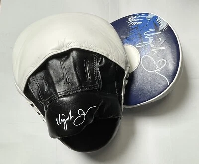 Guante de enfoque Fairtex EDICIÓN LIMITADA FMV9 Uriah Faber firmado MMA Muay Thai Foto 1 de 4