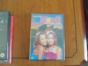 Mary-Kate and Ashley: Our Lips Are Sealed (DVD, 2000) region 2.new free p=p - Picture 1 of 2