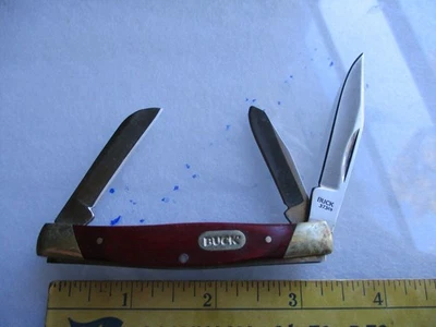 Navaja de bolsillo Buck 373 sin usar, mangos de madera color rojo. en la foto Foto 1 de 4