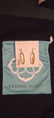 Pendientes colgantes Kendra Scott Layla - Hermosos dorados con piedra perla marrón Foto 1 de 4
