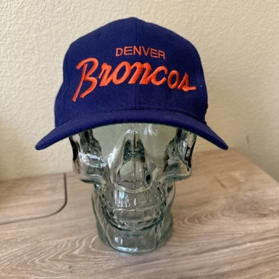 De Colección Denver Broncos Script Deportes Especialidades Sombrero Entrenador Gorra Línea Única 100% Lana Foto 1 de 4