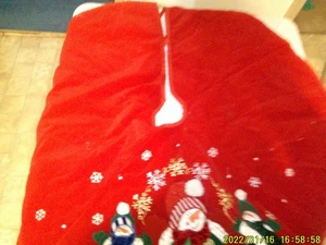GONNA ALBERO DI NATALE VECCHIO ROSSO SCURO NEVE SCENA FAMIGLIA - Foto 1 di 4