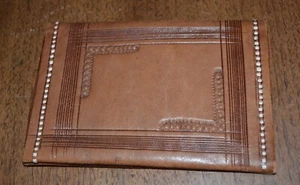 Billetera plegable de cuero África 1973 (¿Arzew?) Costura superior hecha a mano de África Occidental - Imagen 1 de 10