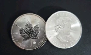 2015 Canadian Maple Leaf 1oz Canada $5 Coin Silver - Picture 1 of 4