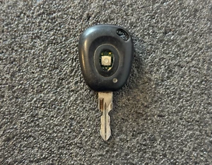 Renault Scenic Clio Laguna Kangoo Megane Remote Key Fob – Used, No Button, Screw - Picture 1 of 5