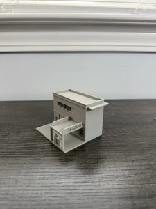 Stazione di servizio piccola città - scala N / calibro 1:160 - costruita e assemblata - Foto 1 di 7