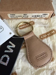 NEU MIT ETIKETT COACH VINTAGE KITT KLASSISCH SCHLÜSSELANHÄNGER MESSING 7203 PROMO IN BOX - Bild 1 von 6