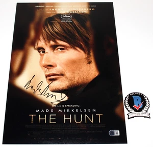 MADS MIKKELSEN SIGNIERT "DIE JAGD" 12x18 FILMPOSTER JAGTEN SCHAUSPIELER BECKETT BAS COA - Bild 1 von 3