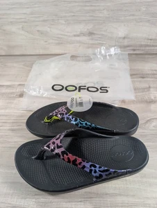 Oofos OOlala limitierte Damen-Flip-Flop-Riemensandalen Regenbogen Leopard Größe 8 - Bild 1 von 8