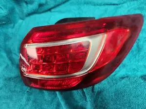 2010 2011 2012 2013 KIA SPORTAGE PASSENGER SIDE QUARTER MOUNTED TAIL LIGHT OEM - Picture 1 of 2