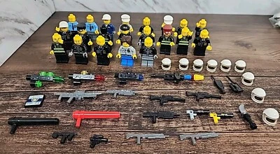 ☆LOOK☆ ~Lego City Police Minifigure Lot Of Figures, Guns 🔫, Helmet's ⛑️~ ☆NICE☆ - Image 1 of 4
