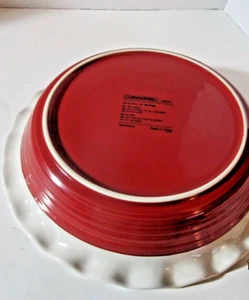 Sartén para pastel de gres rojo grabado Corning Ware borde con volantes blanco 9,5" - Imagen 1 de 8