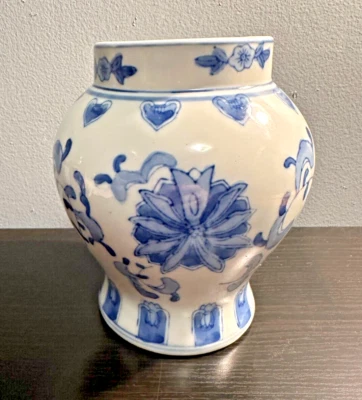 复古中国花瓶蓝色、白色 5.75 英寸独特宽口亚洲收藏品 — 第 1/4 张图片