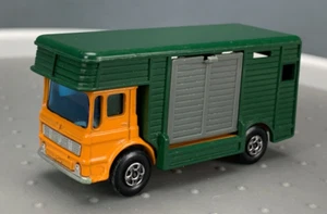 Vintage Matchbox Horse Box - Orange Cab Green Box Series No17 D0892 - Picture 1 of 8